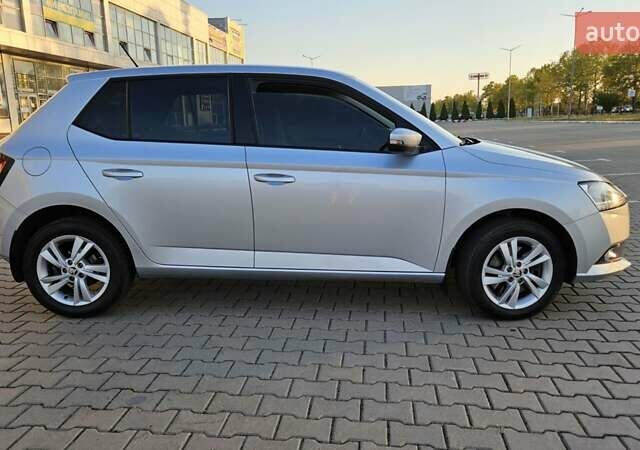 Сірий Шкода Фабія, об'ємом двигуна 1 л та пробігом 62 тис. км за 14000 $, фото 1 на Automoto.ua
