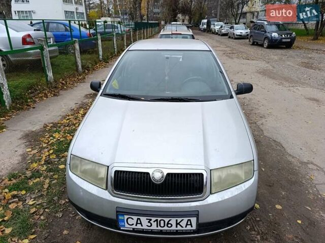 Серый Шкода Фабия, объемом двигателя 1.4 л и пробегом 288 тыс. км за 2000 $, фото 1 на Automoto.ua