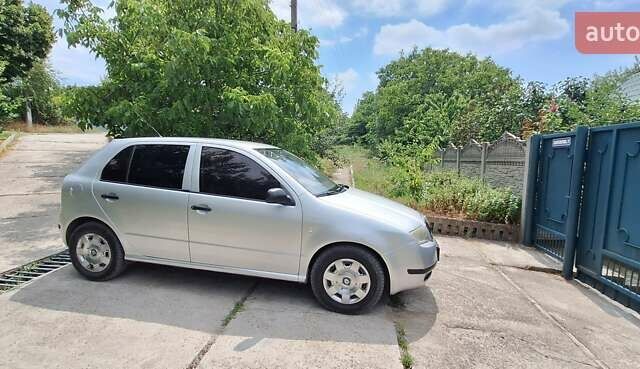 Серый Шкода Фабия, объемом двигателя 1.2 л и пробегом 290 тыс. км за 3900 $, фото 1 на Automoto.ua