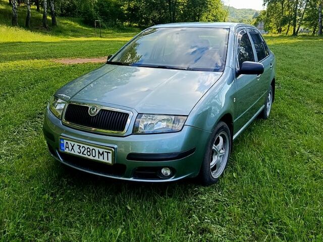 Серый Шкода Фабия, объемом двигателя 1.2 л и пробегом 170 тыс. км за 3300 $, фото 1 на Automoto.ua