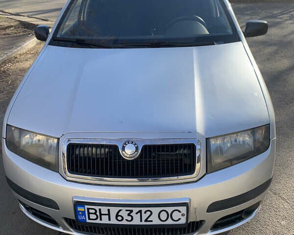 Серый Шкода Фабия, объемом двигателя 1.2 л и пробегом 316 тыс. км за 2900 $, фото 1 на Automoto.ua