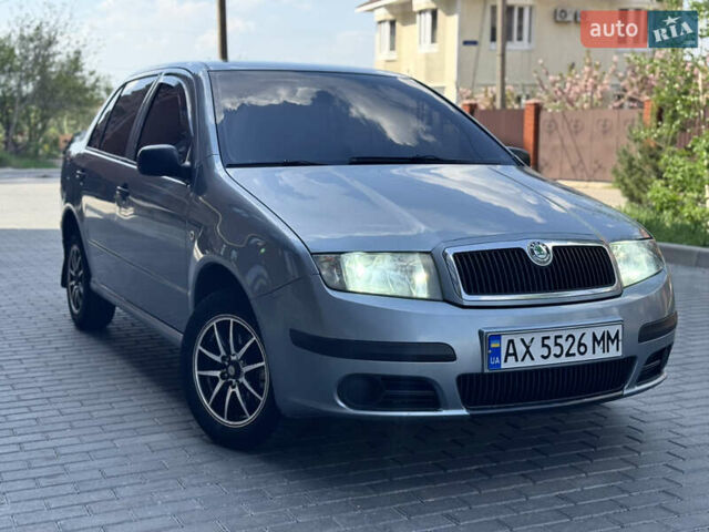 Серый Шкода Фабия, объемом двигателя 1.2 л и пробегом 286 тыс. км за 3100 $, фото 1 на Automoto.ua