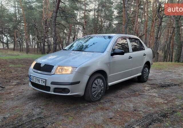 Серый Шкода Фабия, объемом двигателя 1.2 л и пробегом 220 тыс. км за 3300 $, фото 1 на Automoto.ua