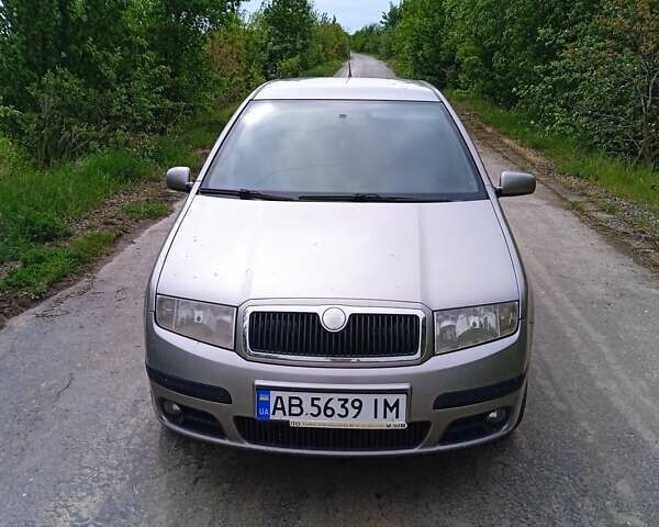 Серый Шкода Фабия, объемом двигателя 1.2 л и пробегом 314 тыс. км за 2600 $, фото 1 на Automoto.ua