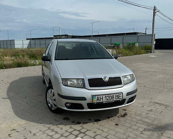 Серый Шкода Фабия, объемом двигателя 1.2 л и пробегом 232 тыс. км за 3500 $, фото 1 на Automoto.ua