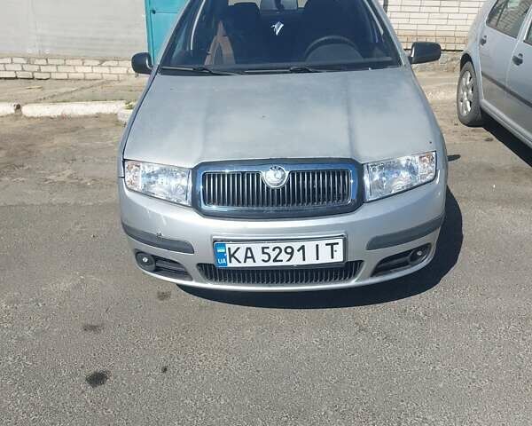 Серый Шкода Фабия, объемом двигателя 1.2 л и пробегом 226 тыс. км за 2300 $, фото 1 на Automoto.ua