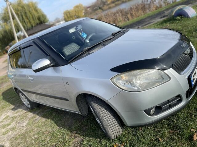 Серый Шкода Фабия, объемом двигателя 1.4 л и пробегом 260 тыс. км за 4500 $, фото 1 на Automoto.ua