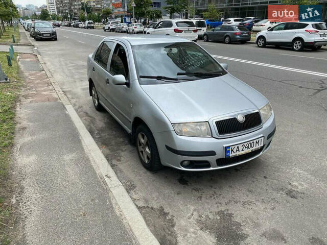 Серый Шкода Фабия, объемом двигателя 1.39 л и пробегом 330 тыс. км за 3400 $, фото 1 на Automoto.ua