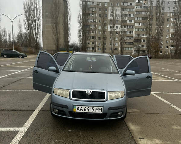Серый Шкода Фабия, объемом двигателя 1.39 л и пробегом 339 тыс. км за 3400 $, фото 1 на Automoto.ua