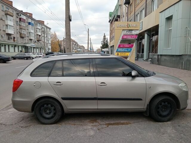 Сірий Шкода Фабія, об'ємом двигуна 1.6 л та пробігом 200 тис. км за 5000 $, фото 1 на Automoto.ua