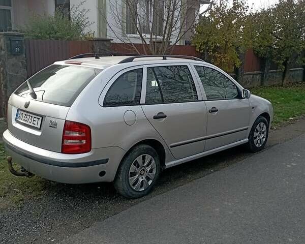 Серый Шкода Фабия, объемом двигателя 1.39 л и пробегом 228 тыс. км за 3000 $, фото 1 на Automoto.ua