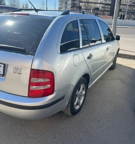 Серый Шкода Фабия, объемом двигателя 1.4 л и пробегом 250 тыс. км за 2200 $, фото 1 на Automoto.ua