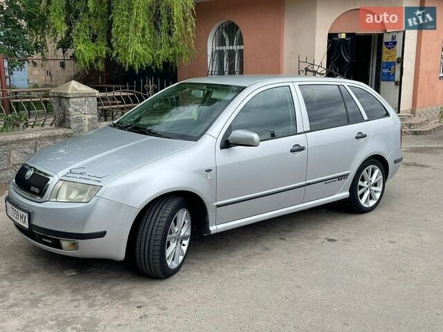 Серый Шкода Фабия, объемом двигателя 1.39 л и пробегом 180 тыс. км за 4500 $, фото 1 на Automoto.ua