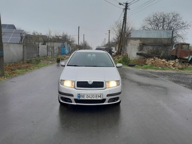 Серый Шкода Фабия, объемом двигателя 1.4 л и пробегом 250 тыс. км за 2200 $, фото 1 на Automoto.ua