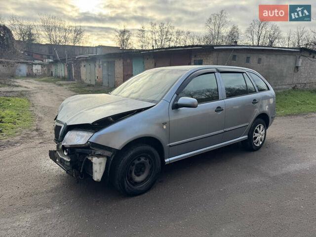 Серый Шкода Фабия, объемом двигателя 1.4 л и пробегом 300 тыс. км за 1850 $, фото 1 на Automoto.ua