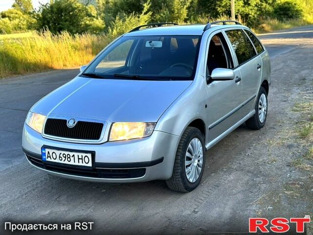 Серый Шкода Фабия, объемом двигателя 1.9 л и пробегом 200 тыс. км за 3600 $, фото 1 на Automoto.ua