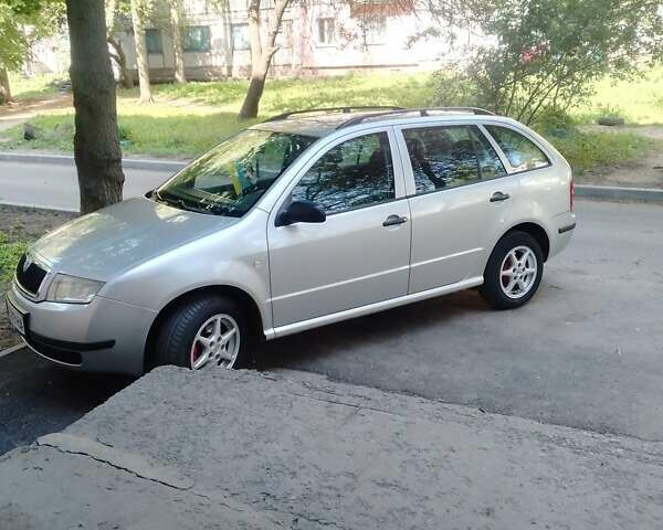 Сірий Шкода Фабія, об'ємом двигуна 1.39 л та пробігом 255 тис. км за 3750 $, фото 1 на Automoto.ua
