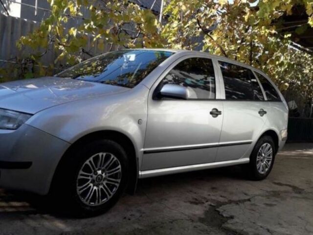 Серый Шкода Фабия, объемом двигателя 1.4 л и пробегом 230 тыс. км за 3000 $, фото 1 на Automoto.ua