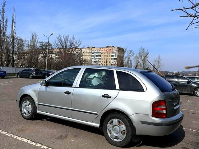 Серый Шкода Фабия, объемом двигателя 1.4 л и пробегом 250 тыс. км за 3500 $, фото 1 на Automoto.ua