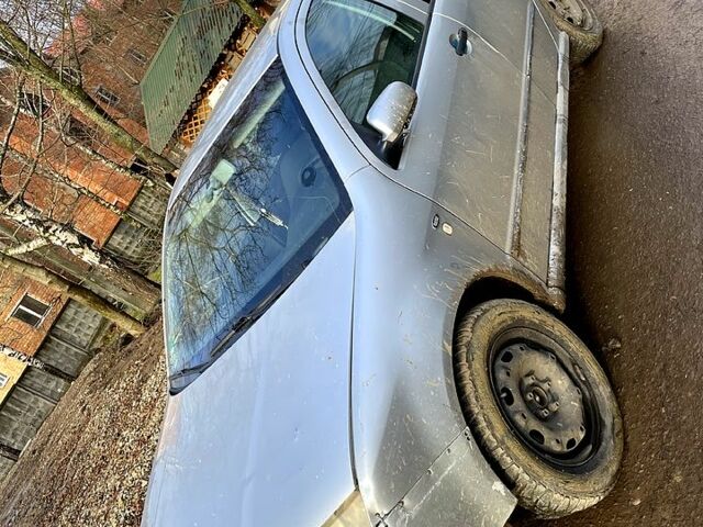 Серый Шкода Фабия, объемом двигателя 1.4 л и пробегом 289 тыс. км за 1200 $, фото 1 на Automoto.ua