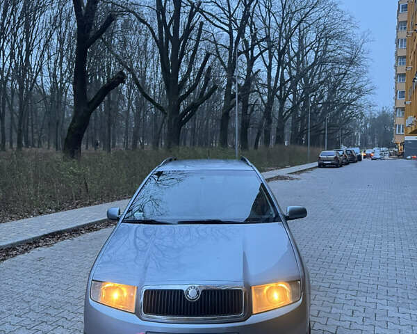 Серый Шкода Фабия, объемом двигателя 1.39 л и пробегом 211 тыс. км за 3799 $, фото 1 на Automoto.ua