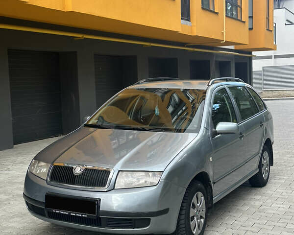 Серый Шкода Фабия, объемом двигателя 1.39 л и пробегом 210 тыс. км за 3650 $, фото 1 на Automoto.ua