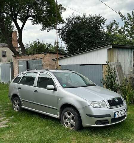 Сірий Шкода Фабія, об'ємом двигуна 1.39 л та пробігом 142 тис. км за 3300 $, фото 1 на Automoto.ua