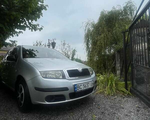 Сірий Шкода Фабія, об'ємом двигуна 1.4 л та пробігом 275 тис. км за 3200 $, фото 1 на Automoto.ua