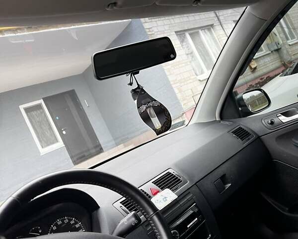 Сірий Шкода Фабія, об'ємом двигуна 1.39 л та пробігом 175 тис. км за 4200 $, фото 1 на Automoto.ua