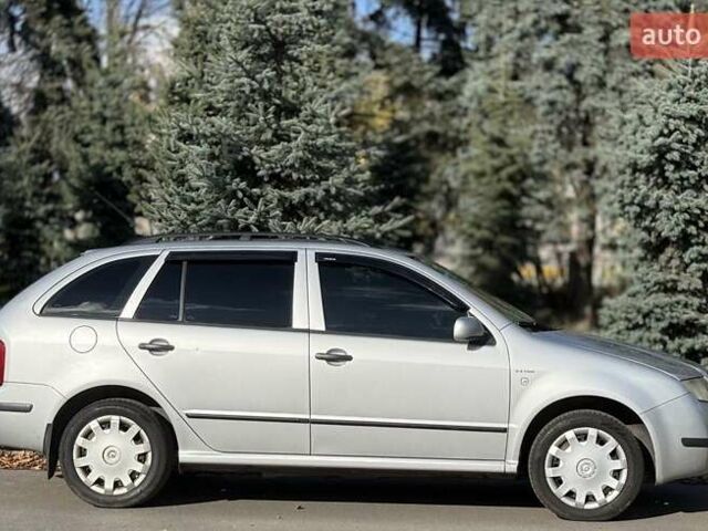 Сірий Шкода Фабія, об'ємом двигуна 1.39 л та пробігом 242 тис. км за 3900 $, фото 1 на Automoto.ua