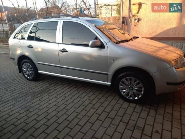 Серый Шкода Фабия, объемом двигателя 1.39 л и пробегом 220 тыс. км за 4250 $, фото 1 на Automoto.ua