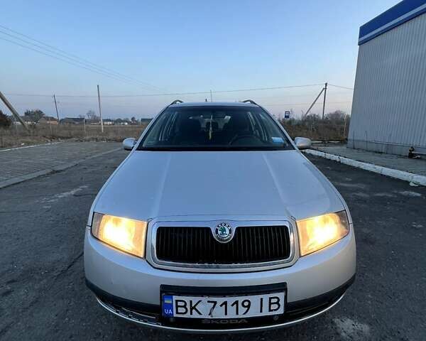 Серый Шкода Фабия, объемом двигателя 1.4 л и пробегом 202 тыс. км за 2900 $, фото 1 на Automoto.ua