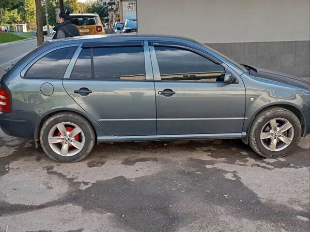 Сірий Шкода Фабія, об'ємом двигуна 1.4 л та пробігом 180 тис. км за 4000 $, фото 1 на Automoto.ua