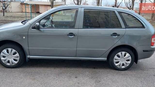 Серый Шкода Фабия, объемом двигателя 1.2 л и пробегом 250 тыс. км за 3100 $, фото 1 на Automoto.ua