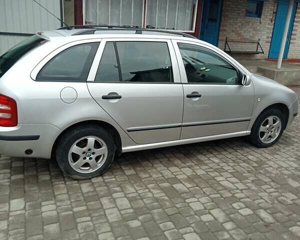 Сірий Шкода Фабія, об'ємом двигуна 1.39 л та пробігом 257 тис. км за 4000 $, фото 1 на Automoto.ua