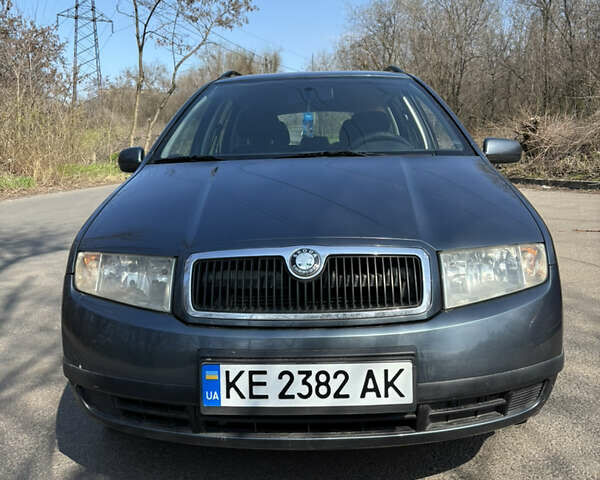 Серый Шкода Фабия, объемом двигателя 1.39 л и пробегом 271 тыс. км за 4800 $, фото 1 на Automoto.ua