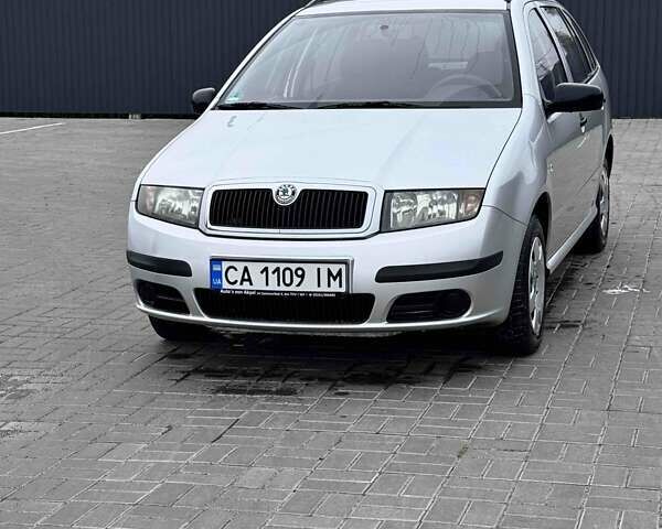 Сірий Шкода Фабія, об'ємом двигуна 1.4 л та пробігом 215 тис. км за 3949 $, фото 1 на Automoto.ua