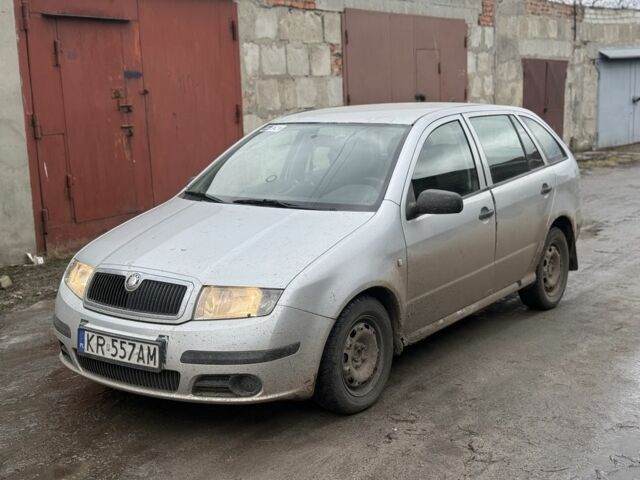 Серый Шкода Фабия, объемом двигателя 0 л и пробегом 200 тыс. км за 1500 $, фото 1 на Automoto.ua