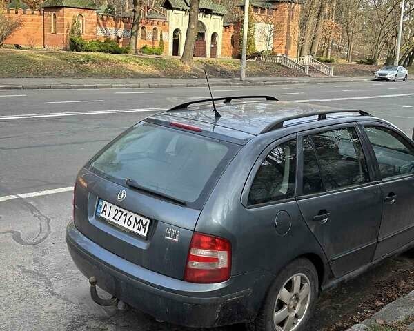 Серый Шкода Фабия, объемом двигателя 1.39 л и пробегом 240 тыс. км за 3900 $, фото 1 на Automoto.ua