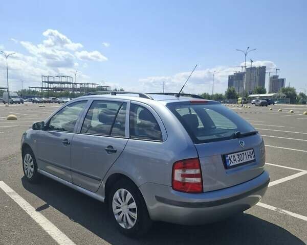 Серый Шкода Фабия, объемом двигателя 1.39 л и пробегом 172 тыс. км за 4400 $, фото 1 на Automoto.ua