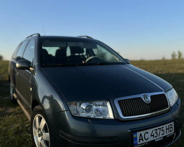 Сірий Шкода Фабія, об'ємом двигуна 1.98 л та пробігом 228 тис. км за 4200 $, фото 1 на Automoto.ua