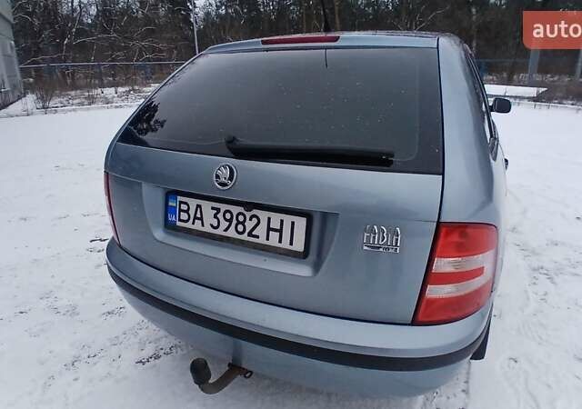 Серый Шкода Фабия, объемом двигателя 1.4 л и пробегом 161 тыс. км за 4950 $, фото 1 на Automoto.ua