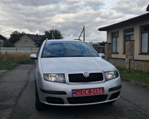 Сірий Шкода Фабія, об'ємом двигуна 1.4 л та пробігом 159 тис. км за 4200 $, фото 1 на Automoto.ua