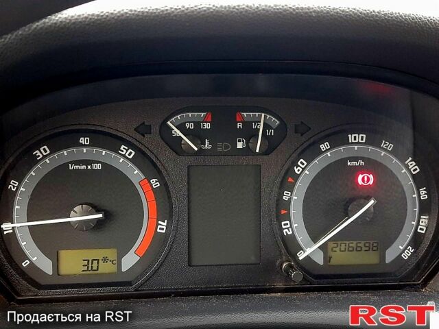 Серый Шкода Фабия, объемом двигателя 1.2 л и пробегом 207 тыс. км за 2500 $, фото 1 на Automoto.ua