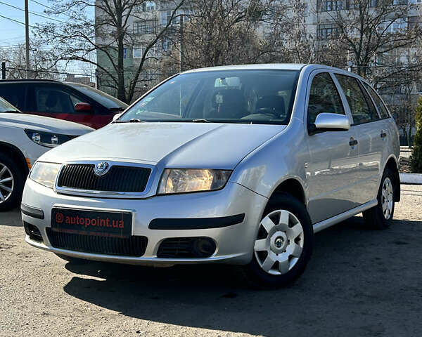 Серый Шкода Фабия, объемом двигателя 1.39 л и пробегом 211 тыс. км за 4500 $, фото 1 на Automoto.ua