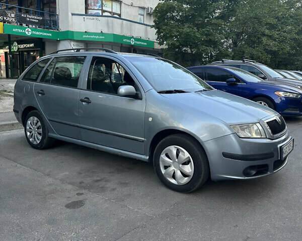Сірий Шкода Фабія, об'ємом двигуна 1.39 л та пробігом 290 тис. км за 3500 $, фото 1 на Automoto.ua