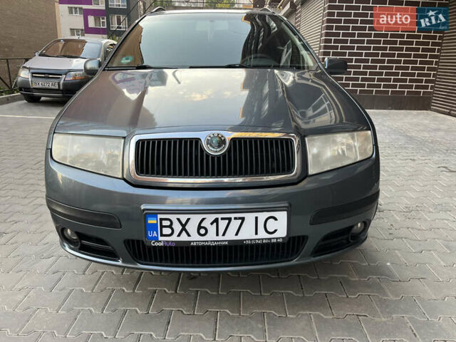 Сірий Шкода Фабія, об'ємом двигуна 1.39 л та пробігом 281 тис. км за 4500 $, фото 1 на Automoto.ua