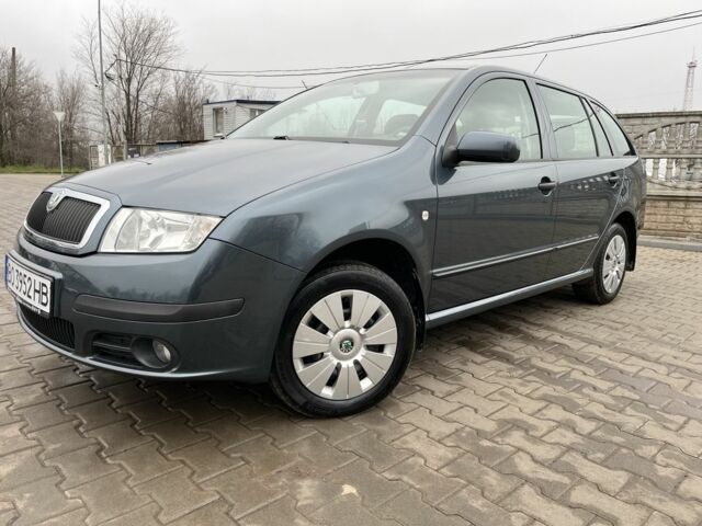 Серый Шкода Фабия, объемом двигателя 1.4 л и пробегом 266 тыс. км за 4750 $, фото 1 на Automoto.ua