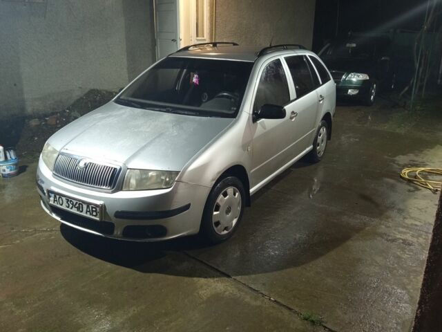 Серый Шкода Фабия, объемом двигателя 1 л и пробегом 207 тыс. км за 3200 $, фото 1 на Automoto.ua