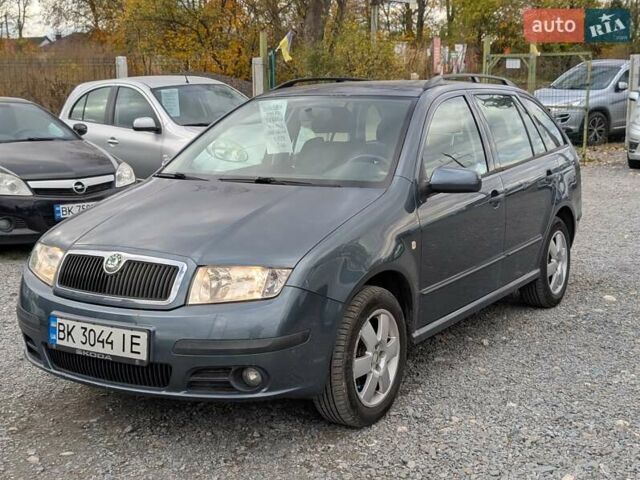 Шкода Фабия 2005 в Ровно на Automoto.ua Серый Шкода Фабия, объемом двигателя 1.39 л и пробегом 180 тыс. км за 3990 $, фото 1 на Automoto.ua